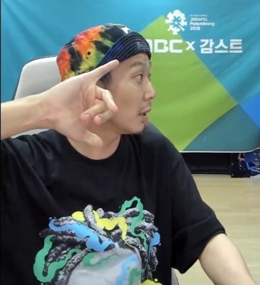 Haha buat gestur kontroversial