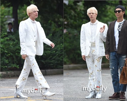 Jin BTS Kenakan Kostum Mencolok Saat Tiba di \'Music Bank\'