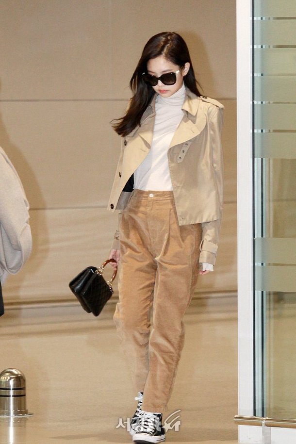 Fashion Bandara Terbaru Jennie Black Pink