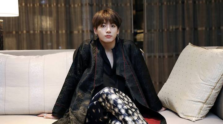 Foto: Alami Cedera Hingga Tak Bisa Menari di Konser, Jungkook BTS Menangis di Atas Panggung