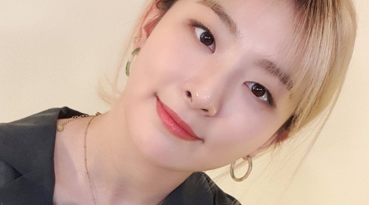 Foto: Gaya Rambut Blonde Terbarunya Disebut Mirip Jagung, Begini Reaksi Seulgi Red Velvet