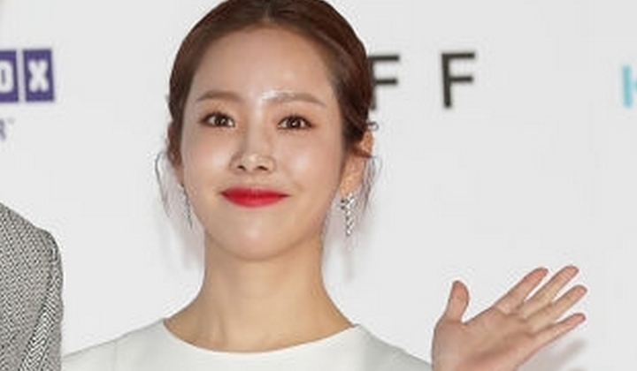 Foto: Mulai Akting Sebagai Versi Kecil Song Hye Kyo, Han Ji Min Buka-Bukaan Tentang Karirnya