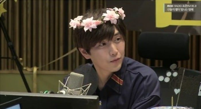 Sandeul Rayakan Episode ke-100 Acara Radionya