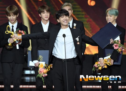 Bangtan Boys di Korean Popular Culture & Arts Awards 2018