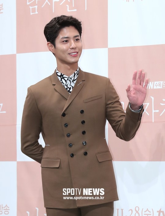 Song Hye Kyo dan Park Bo Gum di jumpa pers