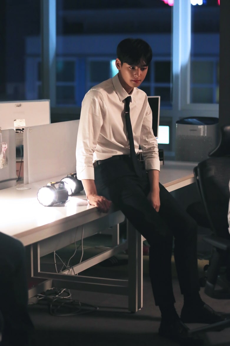 Cha Eun Woo di MV Baru Urban Zakapa