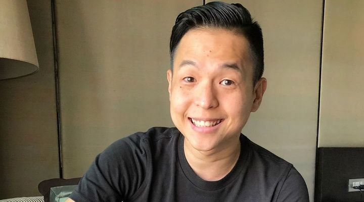 Foto: Ernest Prakasa Mendadak Hapus Komentar Negatif Terkait Cuitan 812 Malaysia di Promosi 'Milly&Mamet'