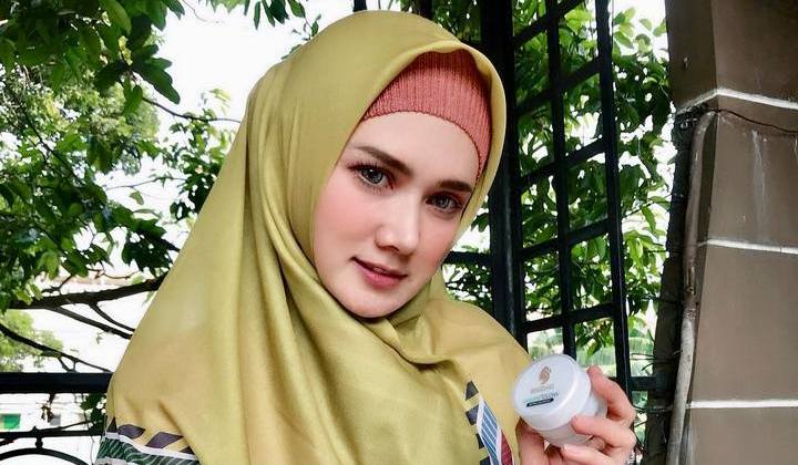 Foto: Mulan Jameela Ketahuan Buang Sampah Sembarangan, Netter: Jorok dan Enggak Beretika