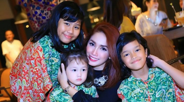 Foto: Sang Anak Kasihani Penghina Dirinya, Ussy Sulistiawaty Akui Sempat Urung Lapor Polisi