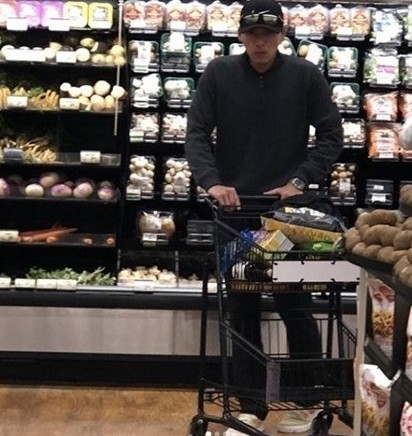 Son Ye Jin dan Hyun Bin belanja berdua