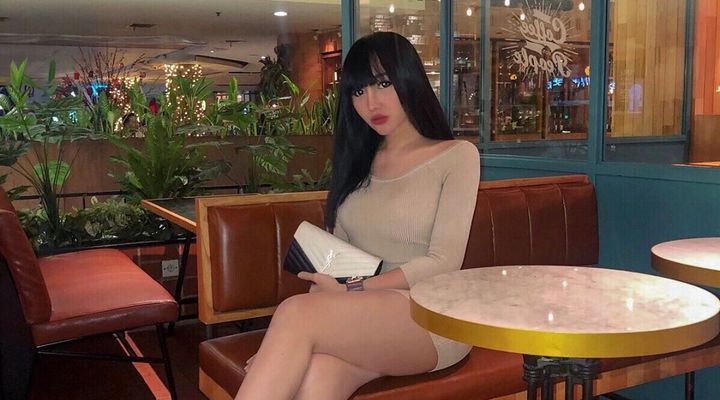 Foto: Lucinta Luna Pamer Sepatu Christian Louboutin Senilai Rp 14 Juta Sambil Goyang Seksi, Netter Sinis