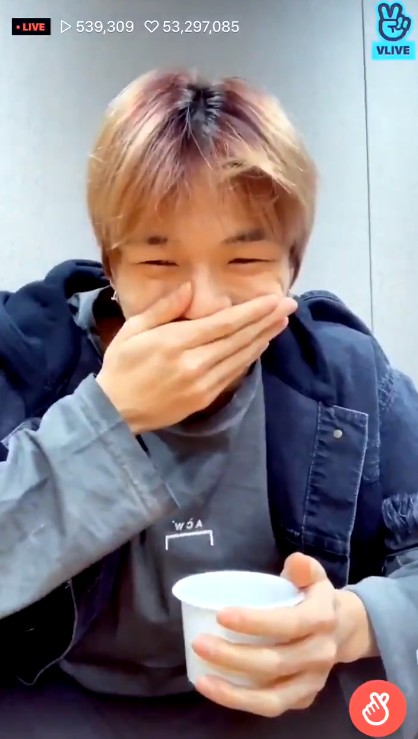 Kang Daniel di V Live