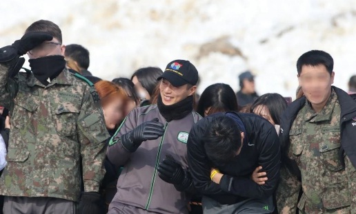 Kebiasaan Yoon Doo Joon saat tertawa