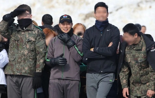 Kebiasaan Yoon Doo Joon saat tertawa