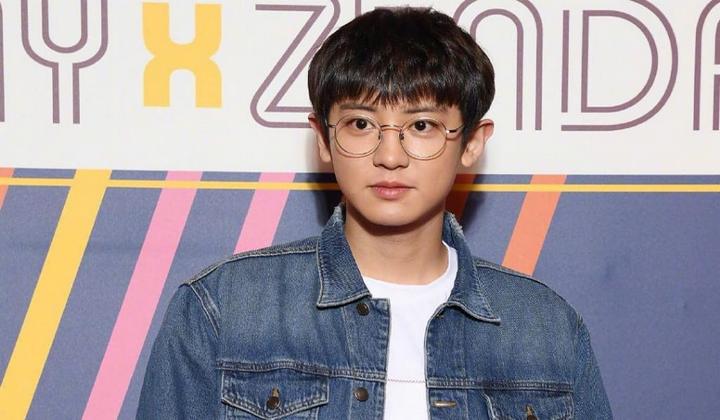 Foto: Hadiri Paris Fashion Week, Chanyeol Pose Bareng Bintang Film 'Spiderman' Zendaya