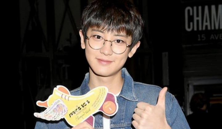 Foto: Tak Hanya Sama Zendaya, Chanyeol Bikin Heboh Saat Pamer Pose Bareng Gigi Hadid