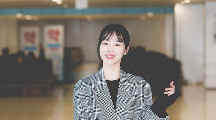 Foto: Pamerkan Busana Hasil Jahitan Sendiri, Sulli Tuai Cibiran Hingga Dipuji Kreatif