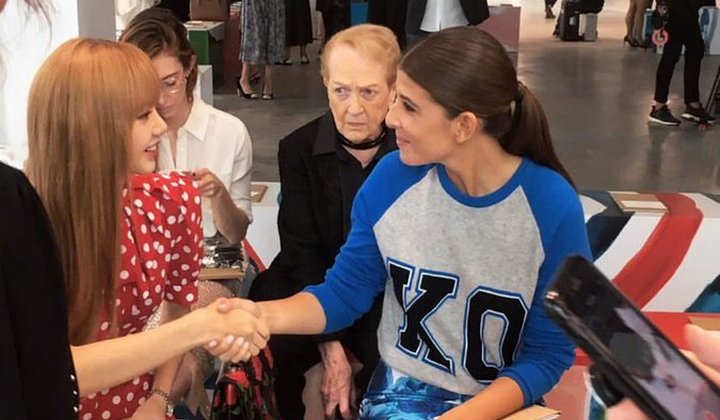 Foto: Bikin Heboh, Puteri Bulgaria Tulis Komentar di Unggahan Instagram Lisa Black Pink