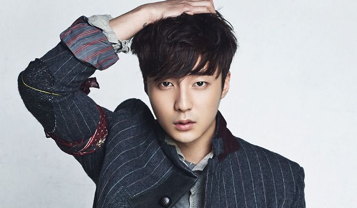 Foto: Setelah Menjadi Saksi, Roy Kim Kini Didakwa Atas Kasus Penyebaran Foto Ilegal