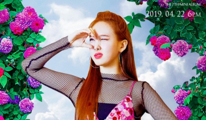 Foto: Pose Bareng Lightstick Terbaru Twice, Cantiknya Nayeon Pakai Baju Merah Malah Lebih Curi Atensi