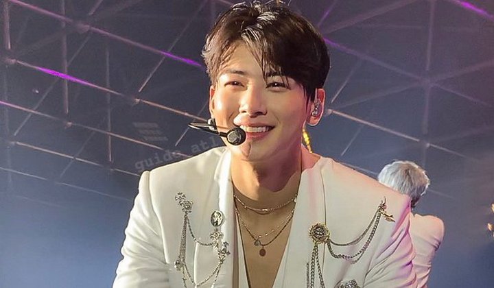 Foto: Unggah Foto Mainkan Petak Umpet, Cha Eun Woo Sukses Bikin Netter Super Gemas