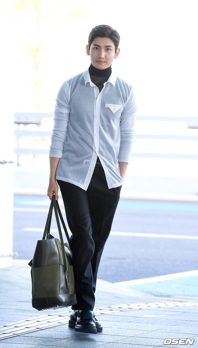 Max Changmin di bandara
