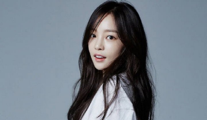 Foto: Langsung Bertolak ke Jepang Usai Keluar dari RS, Netter Beri Goo Hara Dukungan