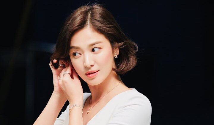 Foto: Song Hye Kyo Ternyata Diam-Diam Habis Liburan ke Bali, Ajak Song Joong Ki?