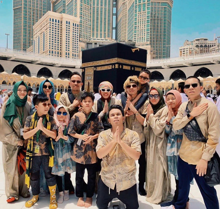 Keluarga Halilintar Lebaran di Mekkah