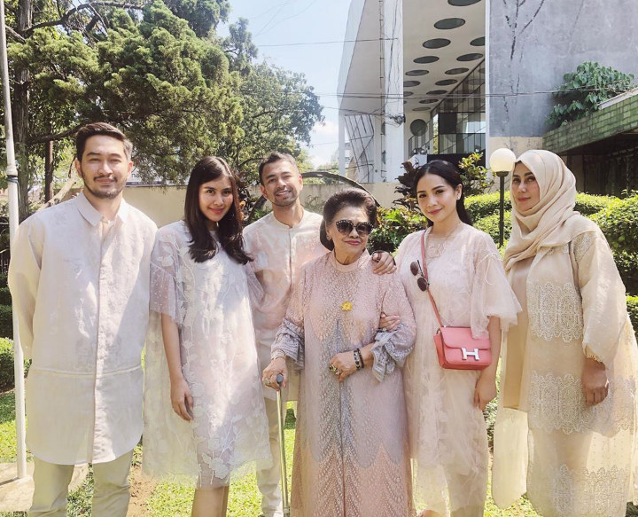 Nuansa Cream Hiasi Lebaran Raffi Ahmad dan Nagita