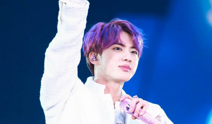 Foto: Warna Jadi Aneh, Jin BTS Bikin Fans Ngakak Usai Disebut Semir Sendiri Rambutnya