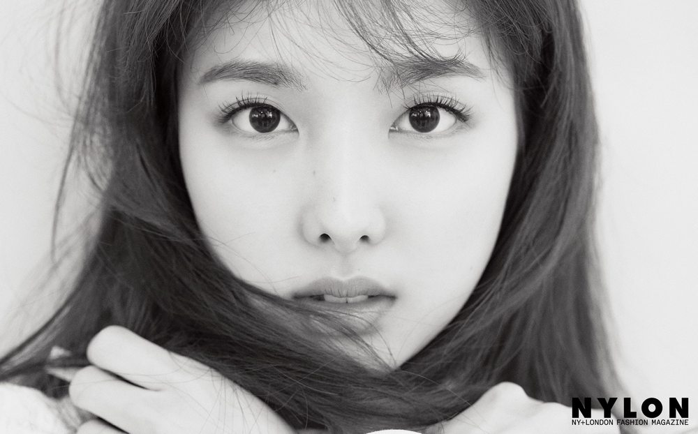 Nayeon di pemotretan Nylon Korea