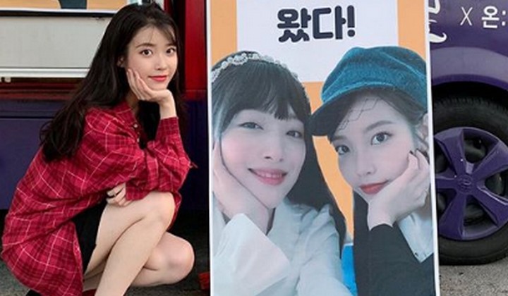 Foto: Sahabat Dekat, Senangnya IU Pamer Kiriman Dukungan dari Sulli di Lokasi Syuting ‘Hotel Del Luna’