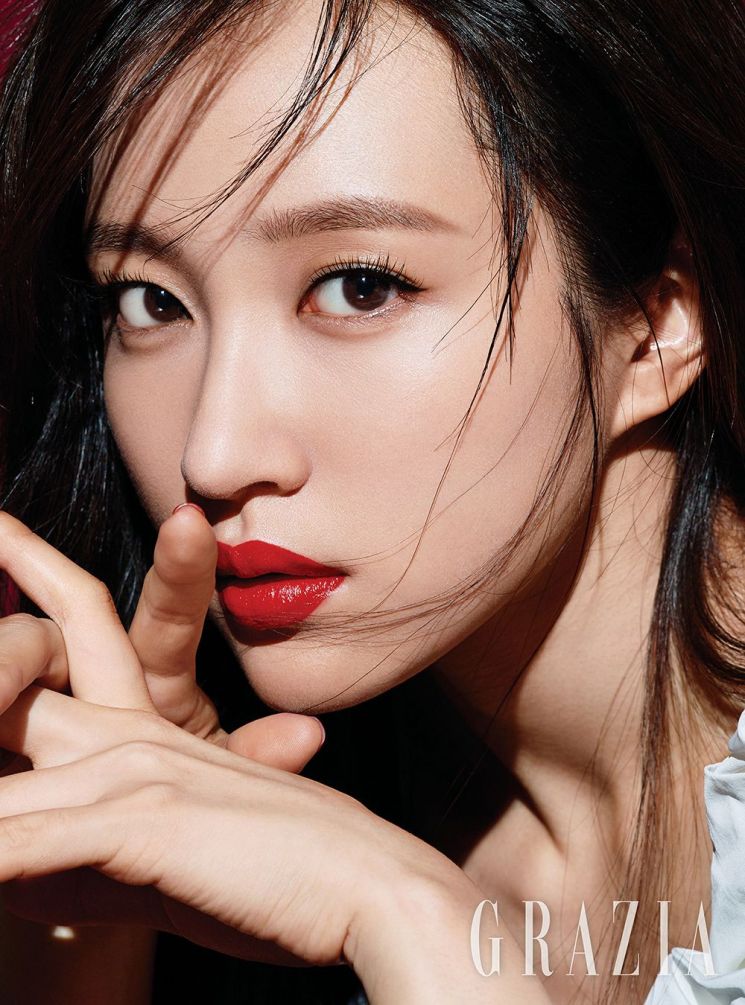 Hani tampil cantik untuk majalah Grazia edisi September