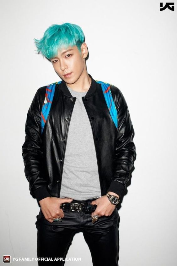 T.O.P BIGBANG Tampan dengan Rambut Hijau Kebiruan
