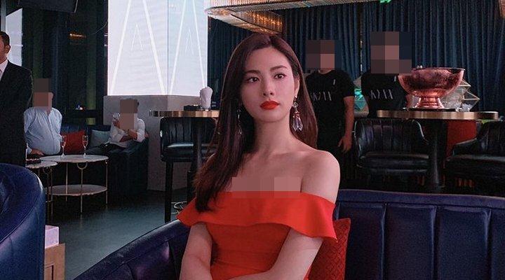 Foto: Pakai Dress Merah Hadiri Acara Kosmetik di Vietnam, Visual Nana Pukau Netizen