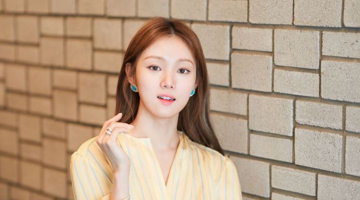 Foto: Susul Ahn Hyo Seop, Lee Sung Kyung Pertimbangkan Gabung 'Romantic Doctor Kim' Season 2