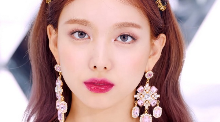Foto: Teaser 'Feel Special' Twice Mulai Dirilis, Makeup Nayeon Jadi Sorotan Netizen