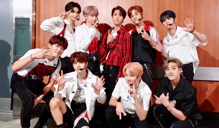 Foto: Stray Kids Tampil Garang di MV Comeback 'Double Knot', Penggemar Histeris