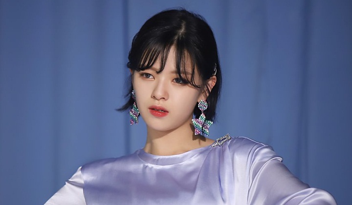 Foto: Perlakukan Staf Dengan Baik, Jeongyeon Twice Dipuji Bak Malaikat