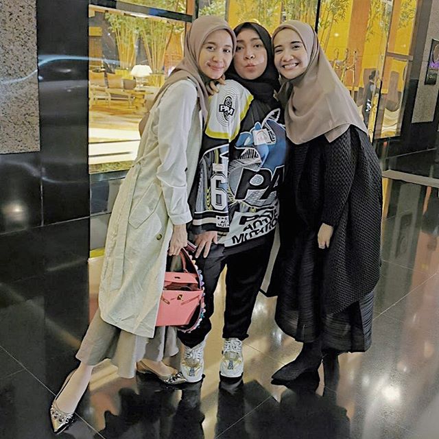 Nongkrong Bareng Melly Goeslaw