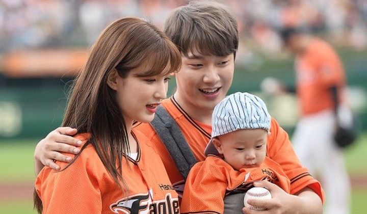 Foto: Bikin Gemas, Begini Aksi 'Mukbang' Anak Pertama Yulhee Dan Minhwan FT Island
