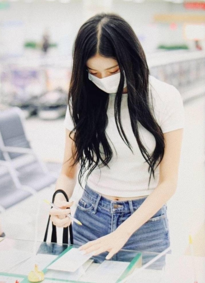 Rambut Terlihat Rontok, Netter Cemaskan Kesehatan Mental Wonyoung IZ