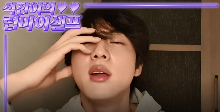 Lakukan Kesalahan Saat Siaran V Live, Lucunya Jin BTS Panik Anggap Dirinya Tak Lagi Populer