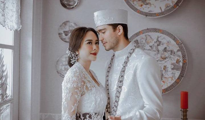 Foto: Aura Kasih Dikabarkan Cerai Tak Lama Usai Miliki Momongan