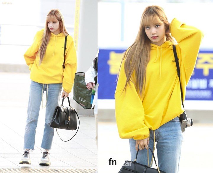 Lisa Tampil Chic dengan Hoodie Over Size dan Celana Jeans