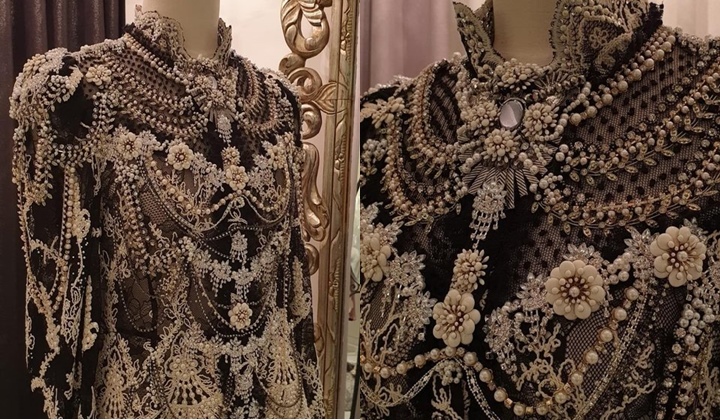 Bertabur Kilauan Mutiara, Kostum Panggung Chungha Buat Netter Terpana