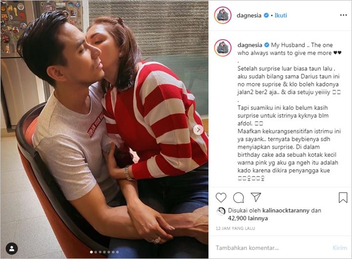 Darius Sinathrya Beri Kejutan Ulang Tahun Istri, Donna Agnesia Kira Penyangga Kue