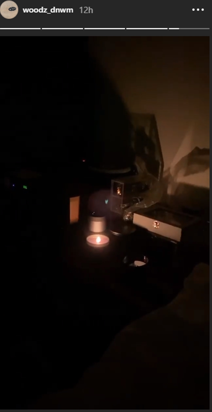 Cho Seungyoun dengarkan lagu milik Ardhito