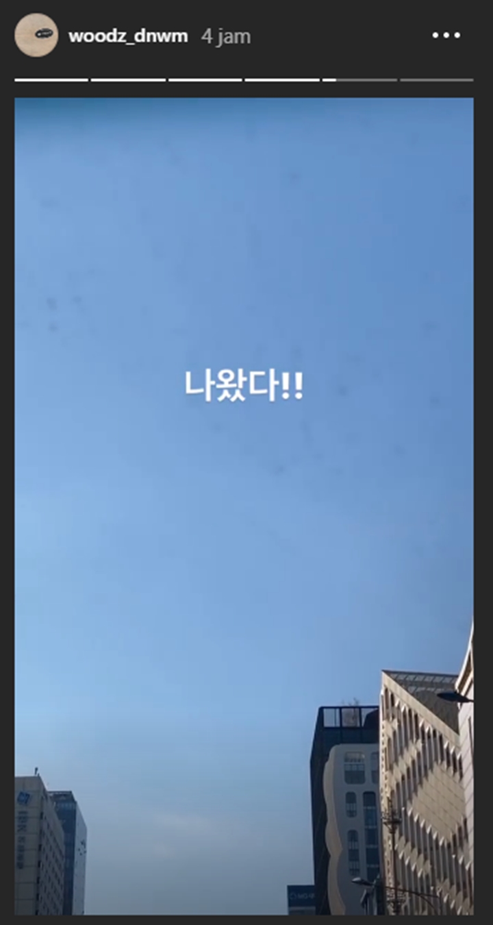 Cho Seungyoun kembali mendengarkan lagu milik Ardhito Pramono